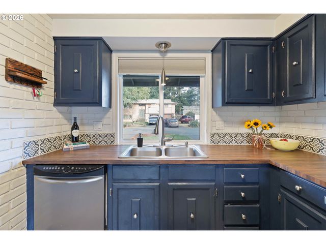 18845 ALLEGHENY Dr, Oregon City, OR 97045