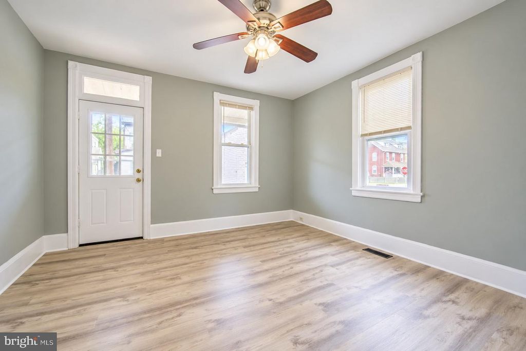 426 KOSSUTH ST, RIVERSIDE, NJ 08075 — photo 2
