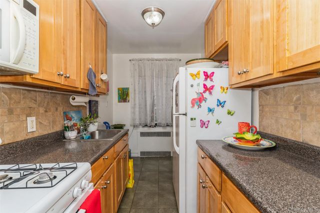 35-30 73rd Street 2B, Jackson Heights, NY 11372