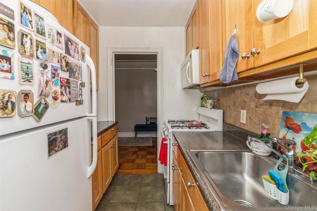 35-30 73rd Street 2B, Jackson Heights, NY 11372