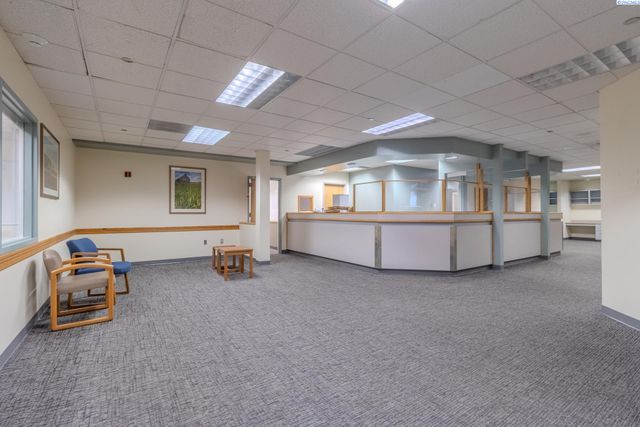 320 W Dayton St, Kennewick, WA 99336