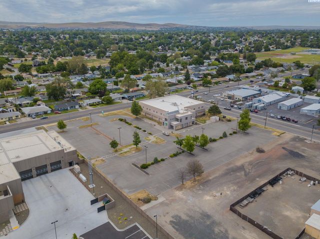 320 W Dayton St, Kennewick, WA 99336