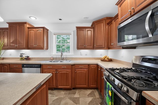 2 Leslie Court, Rockland, MA 02370
