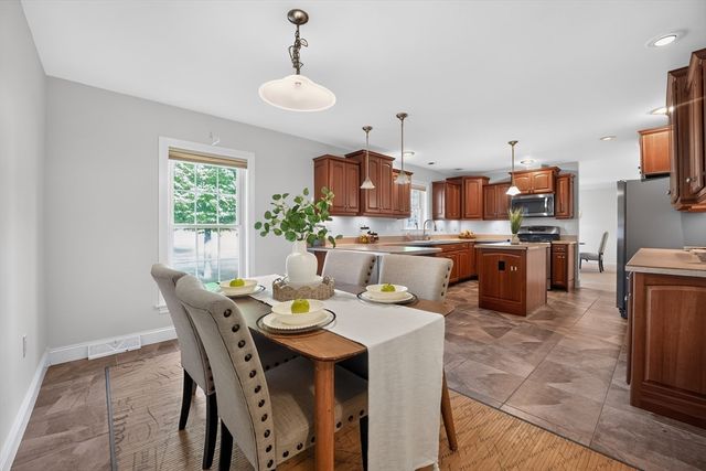 2 Leslie Court, Rockland, MA 02370