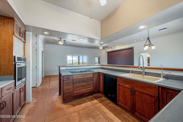 2701 E Sahuarita Road, Vail, AZ 85641