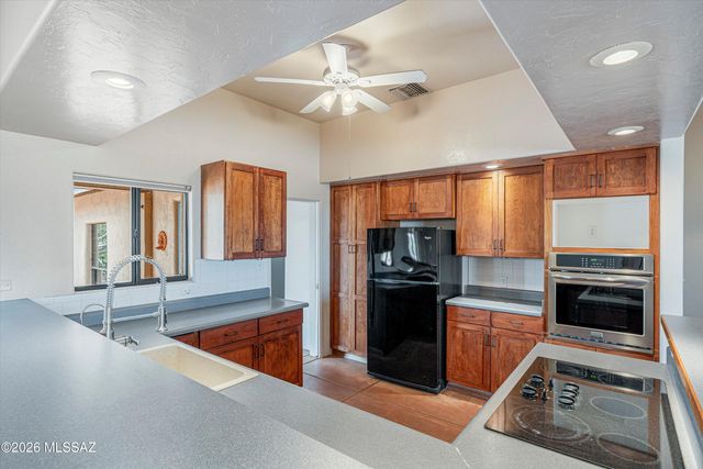 2701 E Sahuarita Road, Vail, AZ 85641