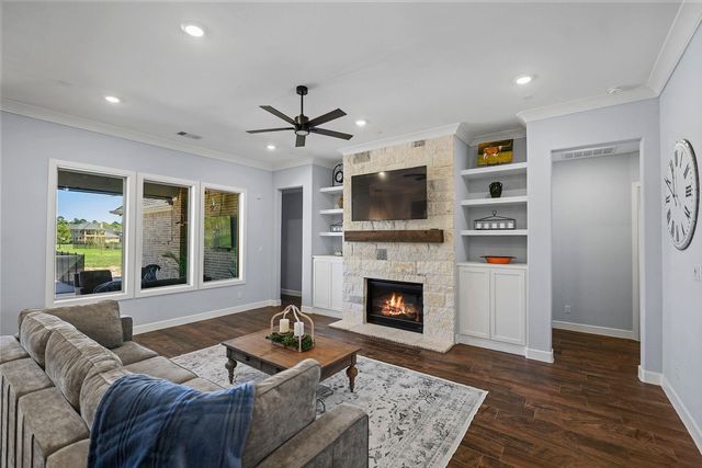 18819 Serene Water Drive, Montgomery, TX 77356