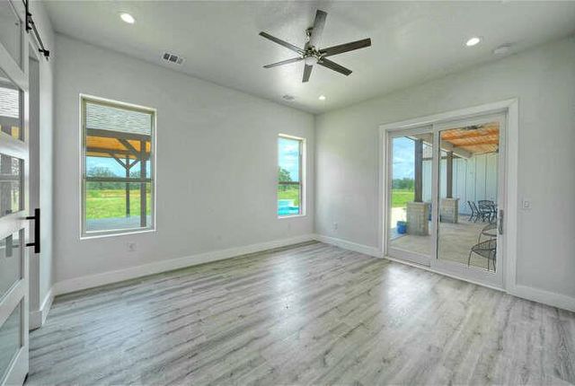 000 Patterson RD, Flatonia, TX 78941