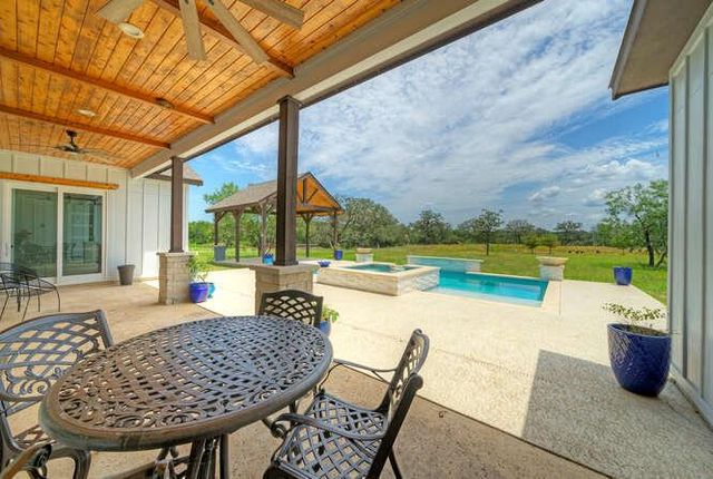 000 Patterson RD, Flatonia, TX 78941