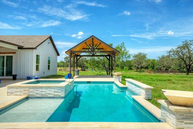 000 Patterson RD, Flatonia, TX 78941