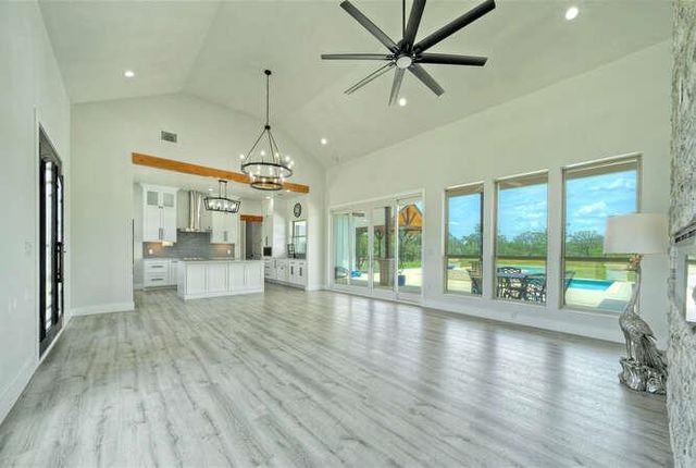 000 Patterson RD, Flatonia, TX 78941