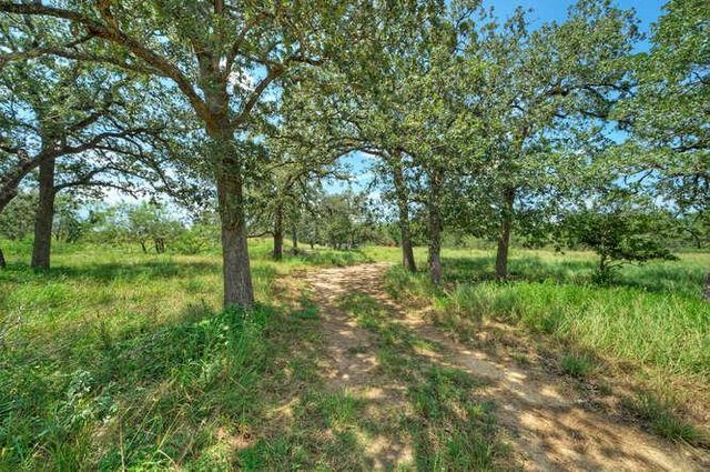 000 Patterson RD, Flatonia, TX 78941