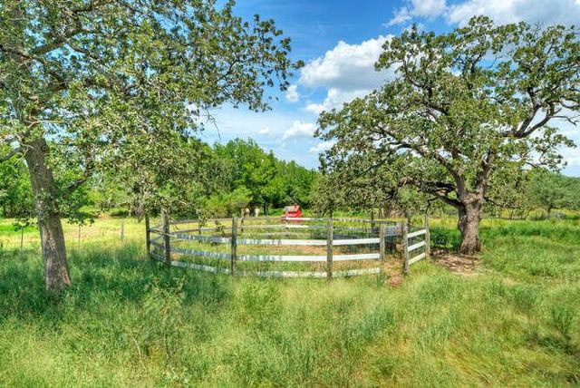 000 Patterson RD, Flatonia, TX 78941