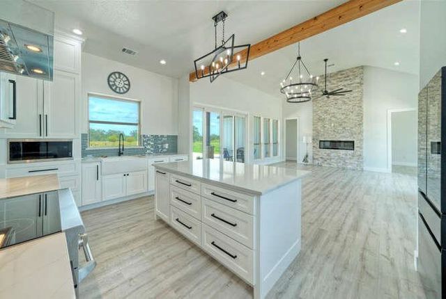 000 Patterson RD, Flatonia, TX 78941