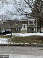 31 SHERMAN ST, Hanover, PA 17331