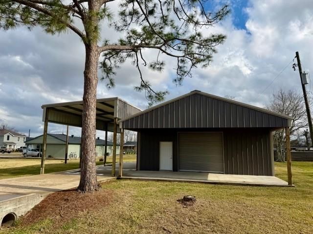 5903 4th Street, Danbury, TX 77534