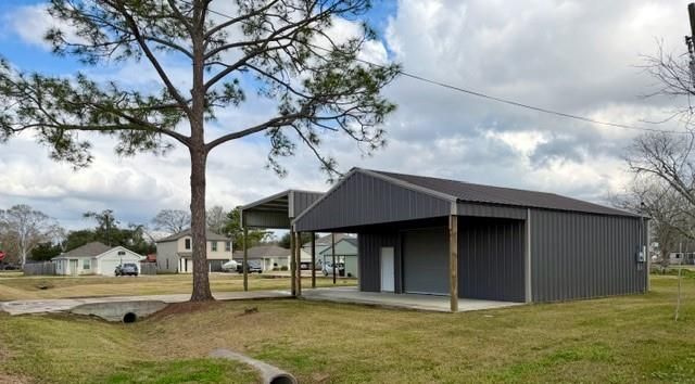 5903 4th Street, Danbury, TX 77534