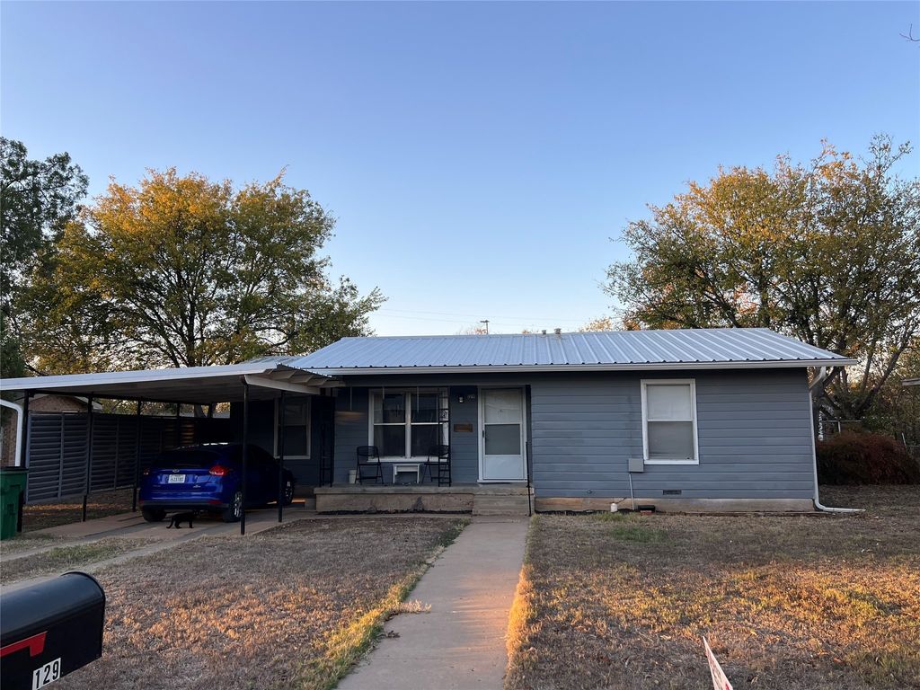 129 Roselawn Street, Coleman, TX 76834