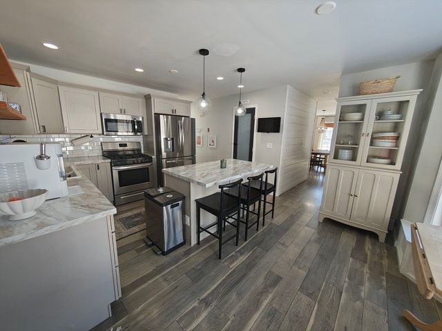 13 Whitelock St, New Bedford, MA 02745