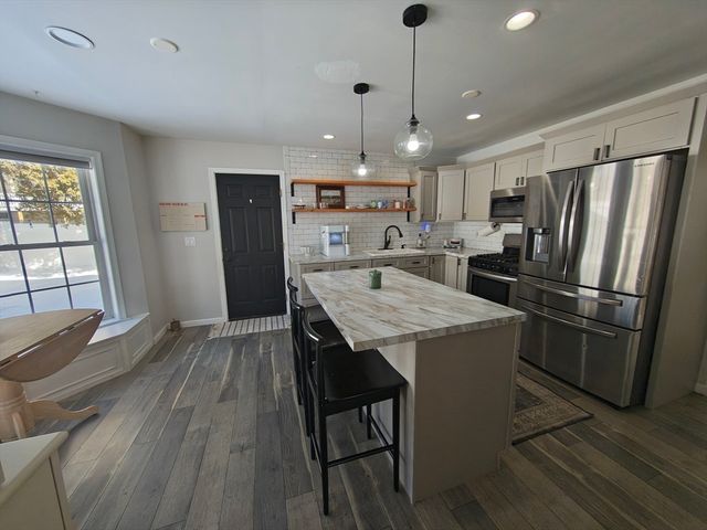 13 Whitelock St, New Bedford, MA 02745