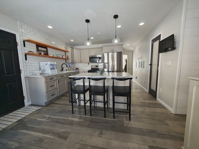 13 Whitelock St, New Bedford, MA 02745