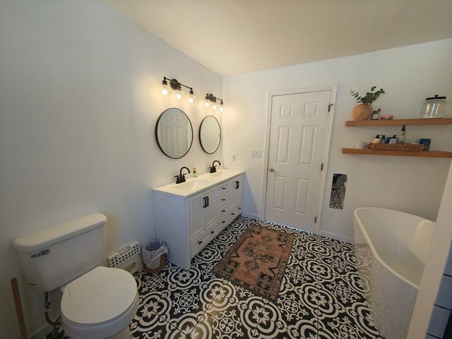 13 Whitelock St, New Bedford, MA 02745