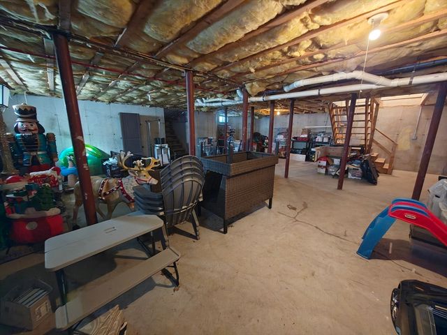 13 Whitelock St, New Bedford, MA 02745