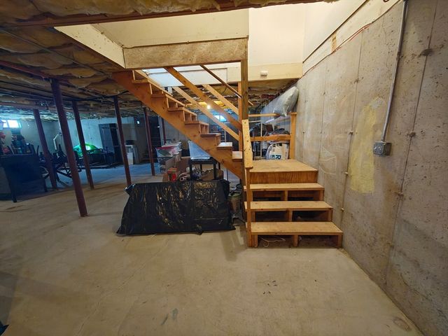 13 Whitelock St, New Bedford, MA 02745