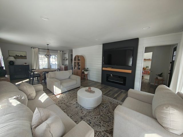 13 Whitelock St, New Bedford, MA 02745