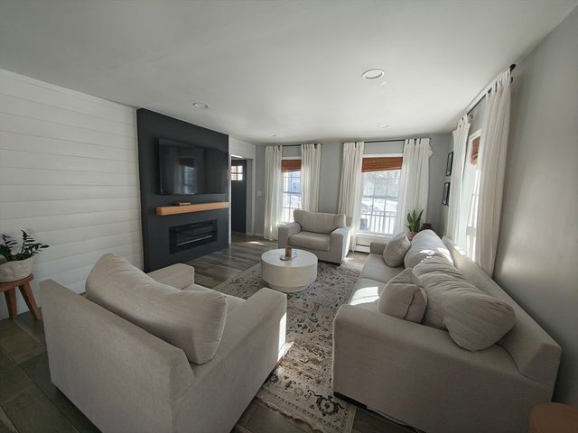 13 Whitelock St, New Bedford, MA 02745