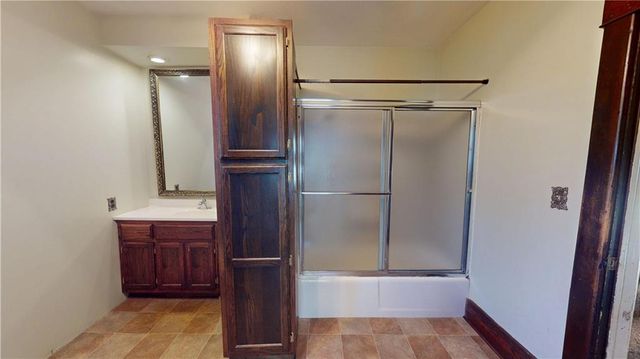 728 W Hunter Street, Nevada, MO 64772