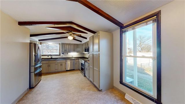 728 W Hunter Street, Nevada, MO 64772