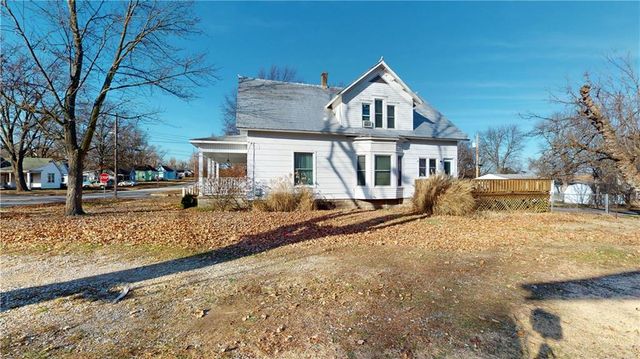 728 W Hunter Street, Nevada, MO 64772