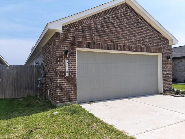 919 Redinger Ridge Drive, Houston, TX 77336