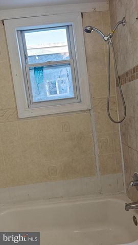 669 LONG LN, Upper Darby, PA 19082