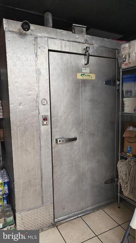 669 LONG LN, Upper Darby, PA 19082