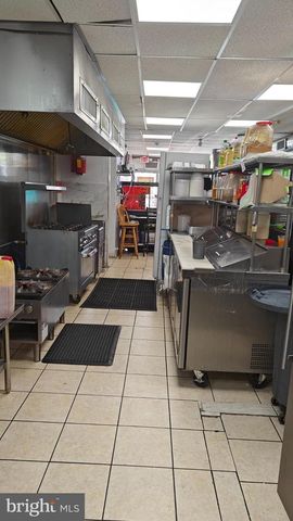 669 LONG LN, Upper Darby, PA 19082