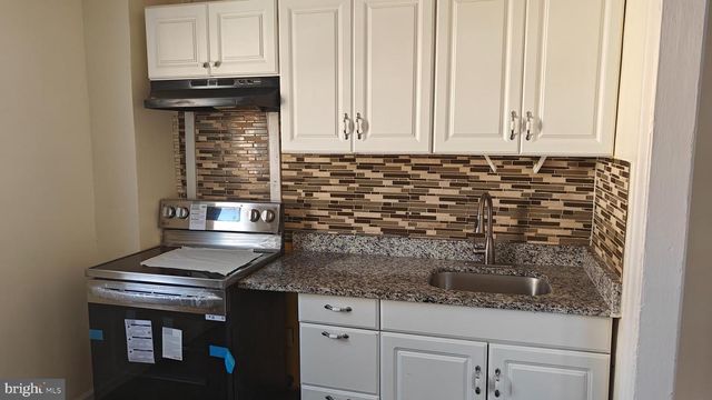 669 LONG LN, Upper Darby, PA 19082