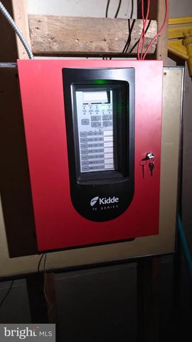 669 LONG LN, Upper Darby, PA 19082