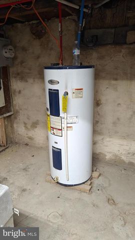 669 LONG LN, Upper Darby, PA 19082