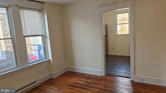 669 LONG LN, Upper Darby, PA 19082