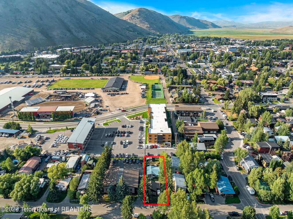 235-237 ASPEN Drive, Jackson, WY 83001 photo 4