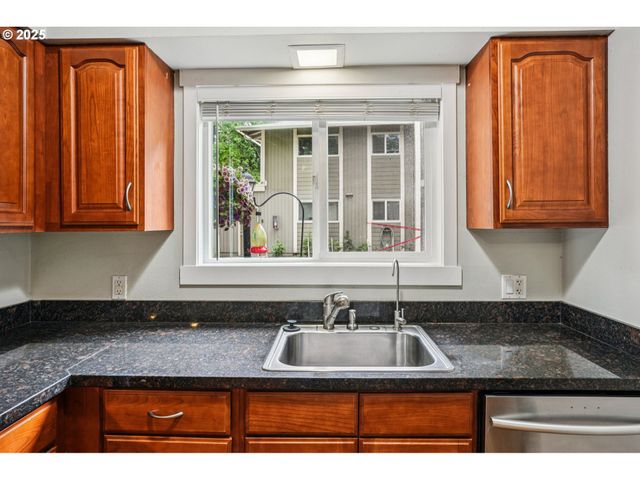 6610 Sw TERRI Ct 10, Portland, OR 97225