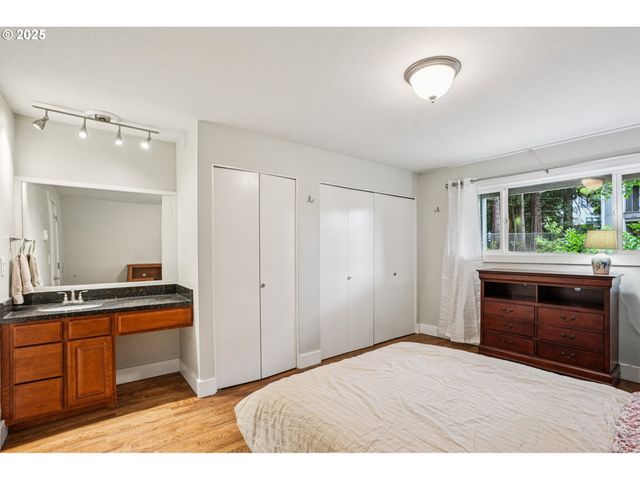 6610 Sw TERRI Ct 10, Portland, OR 97225