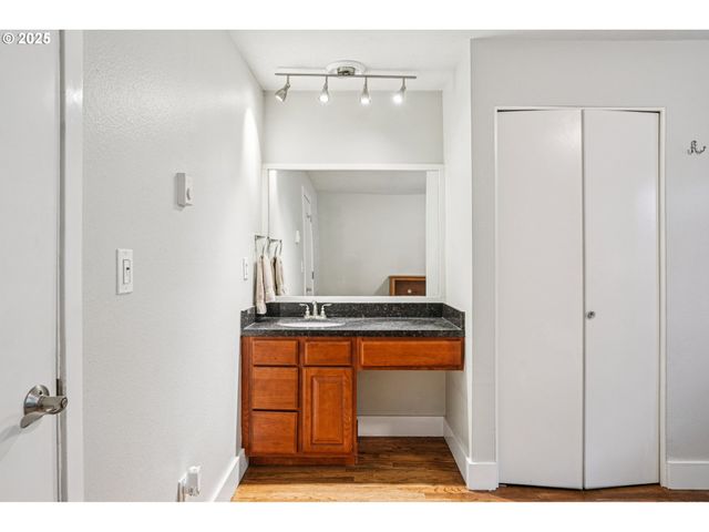 6610 Sw TERRI Ct 10, Portland, OR 97225