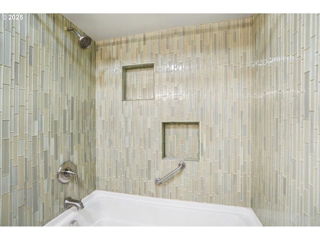 6610 Sw TERRI Ct 10, Portland, OR 97225