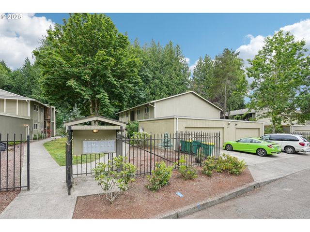 6610 Sw TERRI Ct 10, Portland, OR 97225