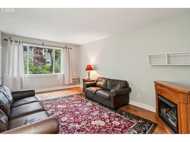 6610 Sw TERRI Ct 10, Portland, OR 97225