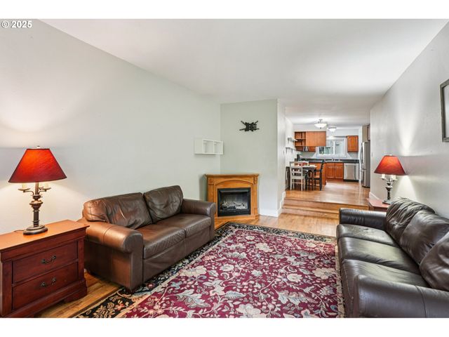 6610 Sw TERRI Ct 10, Portland, OR 97225