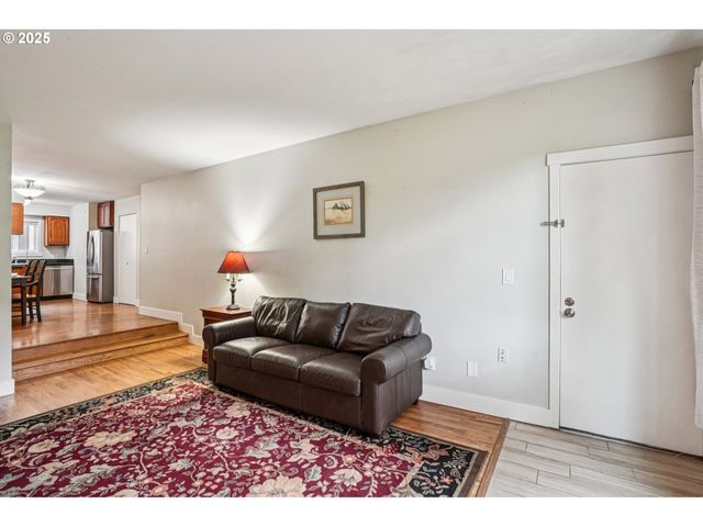 6610 Sw TERRI Ct 10, Portland, OR 97225